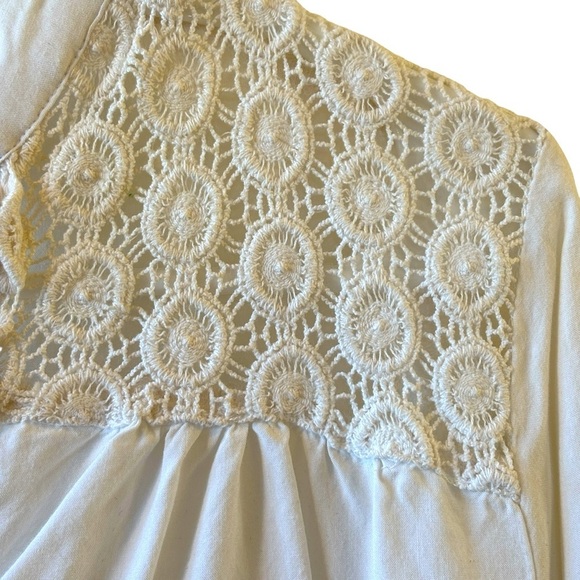 Alya Francesca's Collection Size Small Womens White Crochet Top Button Down - Picture 3 of 7